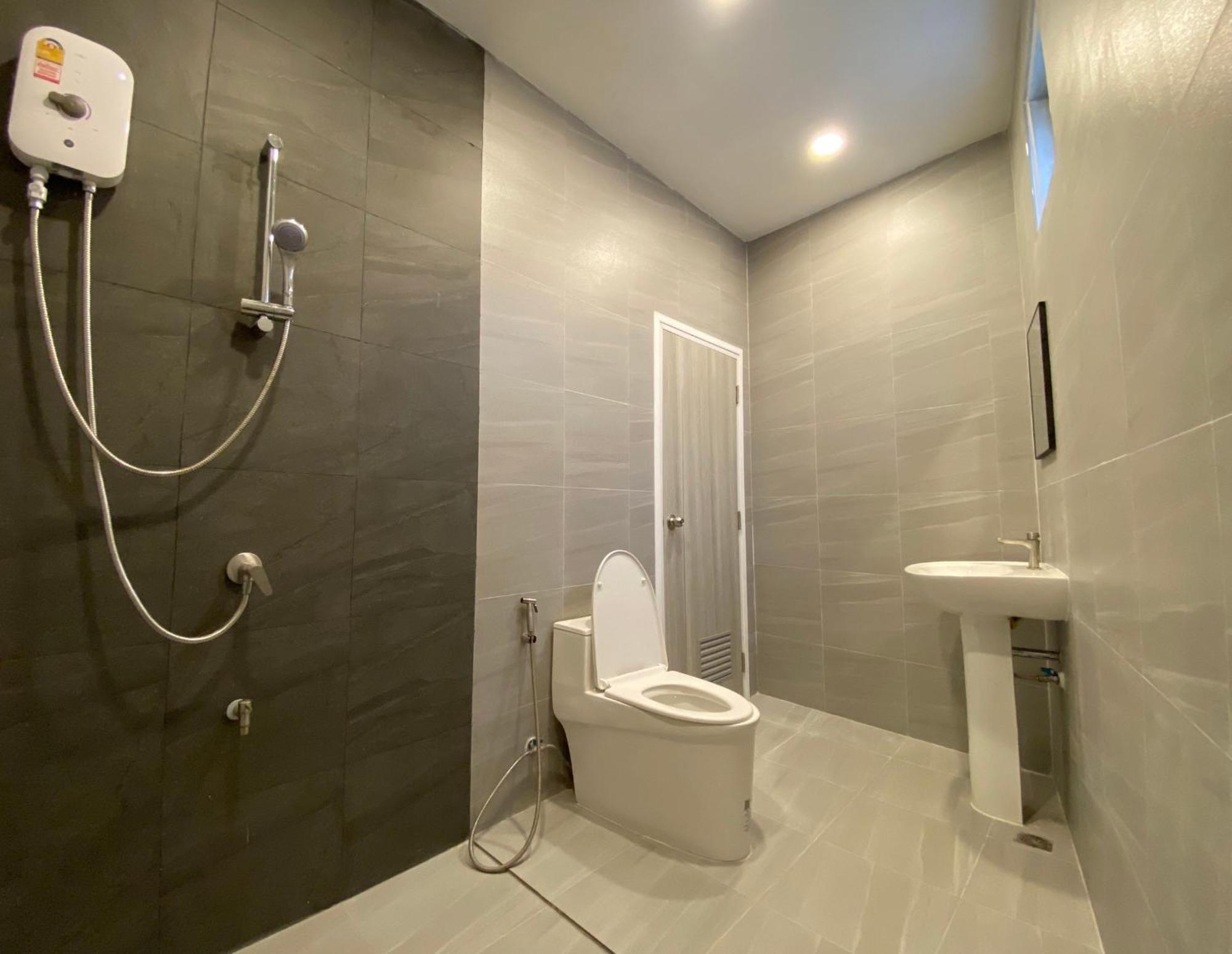 Hidden Dragon X Yaowarat Road Apartment Bangkok Luaran gambar