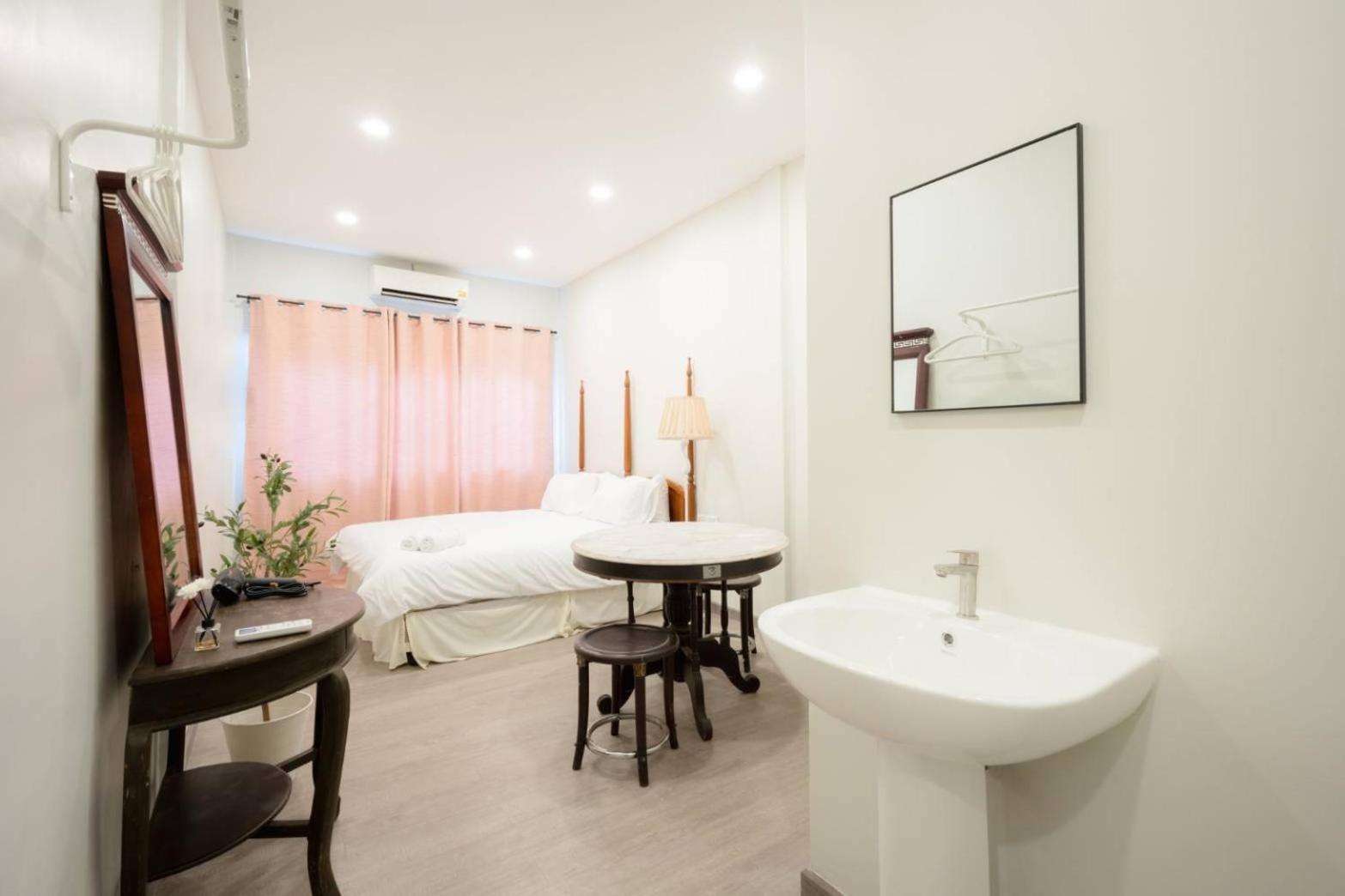 Hidden Dragon X Yaowarat Road Apartment Bangkok Luaran gambar